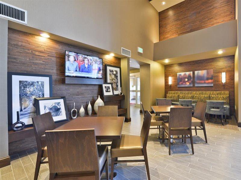 希尔顿欢朋套房酒店-格林斯伯勒体育馆区 外观 照片